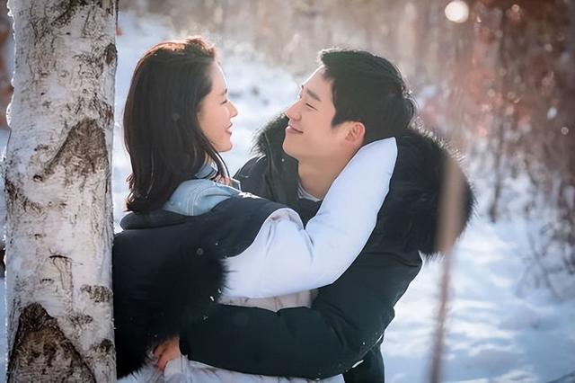 丁海寅的风格转变：从清爽男神到成熟魅力，引发的争议与思考