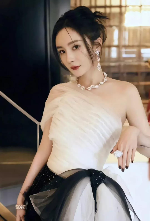 15位中国80后美女明星,个个美的不可方物,有没有你心动的女神?