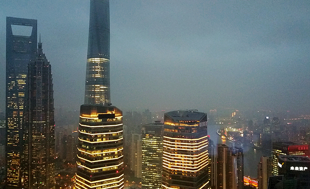 夜色璀璨上海滩