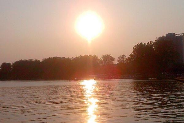 俗语：“人过50天过午”，什么意思？50岁后面对人生，如何调整？