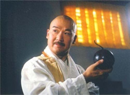 成昆为何假装被殷野王打死？看看别人口里的殷野王，死也得要面子