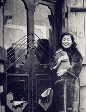 丰乳娇妻(【晚清风情录】老照片中的花楼女子丰乳肥臀，30张尽显绝代风姿)