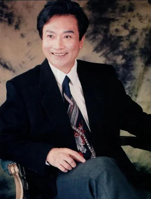 他是上影演员，可与梁波罗比帅，在《等到满山红叶时》饰高英恋人