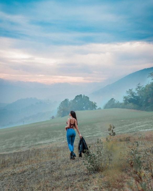 蜜瓜美臀+“胸”猛欧派!意大利辣妹Eleonora性感私照