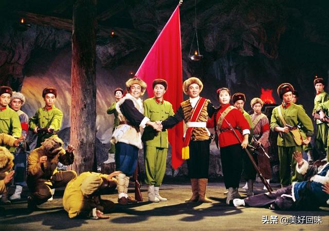 八个样板戏，轰动一时现代戏曲的巅峰作品，官方认定影响久远