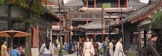 《云襄传之将进酒》杀青，陈晓古装造型确实撩人，有望暑期档播出