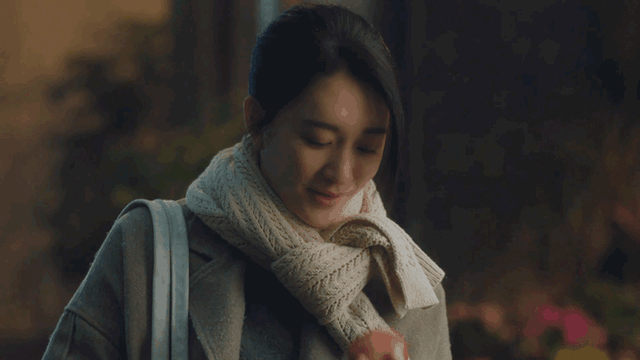 “苦情冷白皮”李小冉出道26年，14部经典窥见：容颜几变？