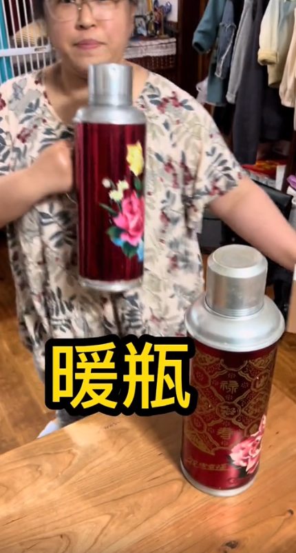 铁兜和胡老师：靠“谎报”价格吸粉500万，真实身份曝光不简单？