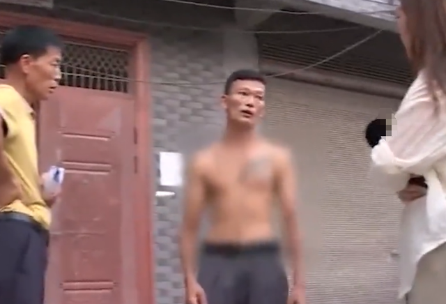 24年湖南一女子脚踏3条船,3人自愿给她转账百万!究竟为何?