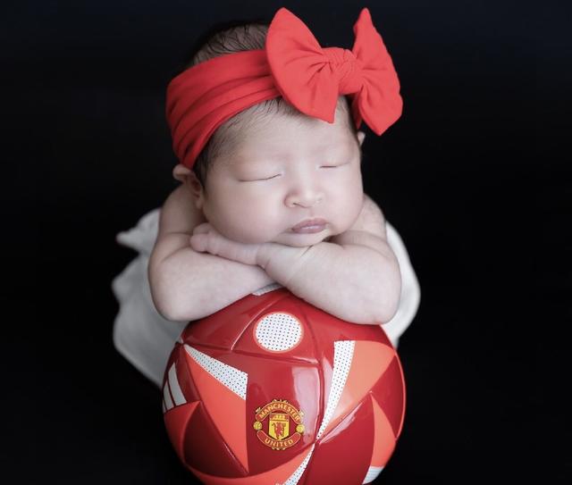 知名港星连诗雅为母亲庆祝生日！寿星驻颜有术，三代同堂太温馨