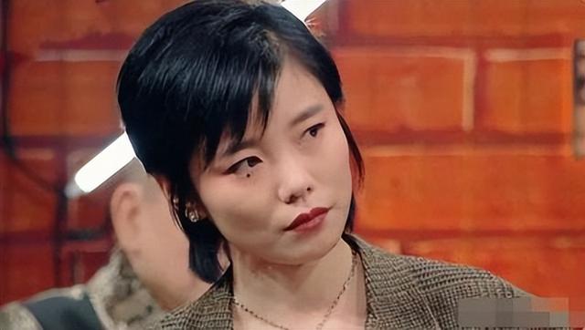 36岁“超女”许飞被质疑整容，本人近照变化大，下巴尖了鼻梁挺了