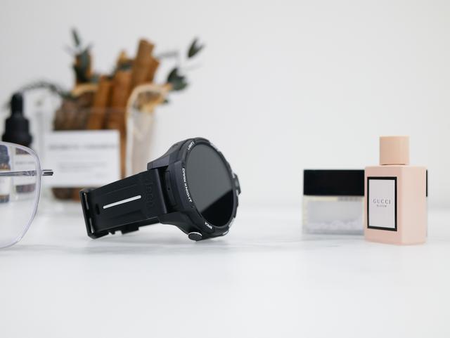 双摄像头可拍照，64GB+触摸屏的手表你见过吗？Jeep黑骑士评测