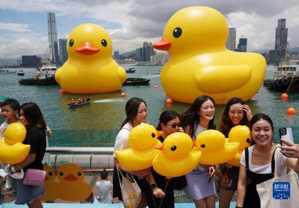 阔别十年 “大黄鸭”再度到港
