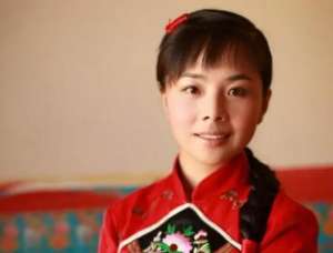 李飞老婆结婚照片(“草根歌手”王二妮和李飞结婚9年，她初心不改，他却像换了个人)