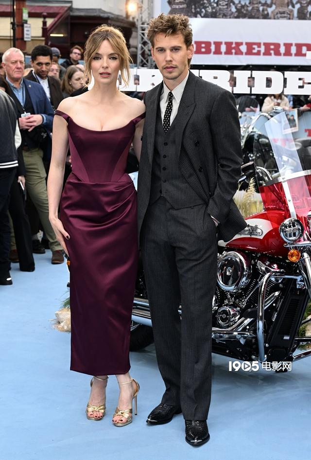 《摩托骑士》伦敦首映礼 汤老师、表舅热情相拥