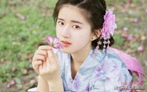 编剧祝明怒怼赵露思后发文回应：娱乐圈的争议风暴