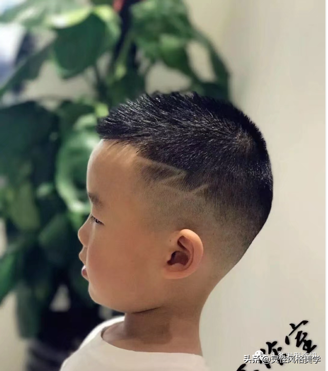 六一快到了，精选小男孩发型20多款送给你，越看越帅气