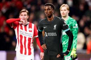 尼成(17岁7个月，恩约尼成利物浦队史欧战最年轻出场球员)