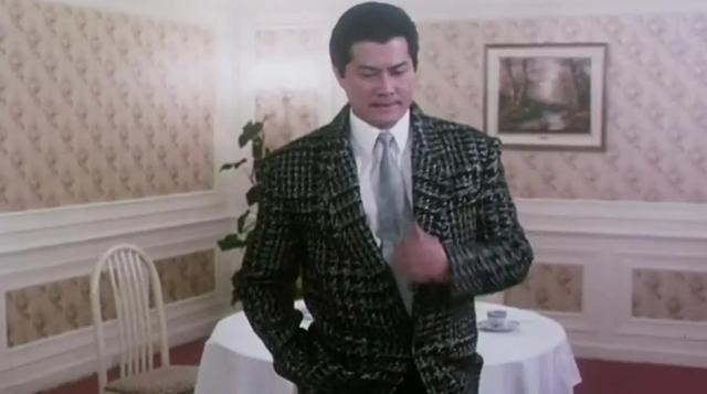 邓光荣：与霍英东平起平坐，和向华强硬刚，却在王家卫身上栽跟头