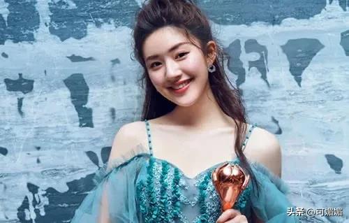 编剧祝明怒怼赵露思后发文回应：娱乐圈的争议风暴