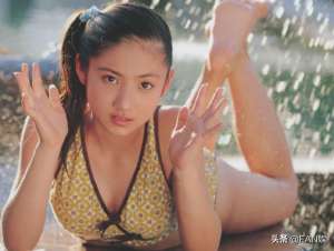 纱绫(日本“最美童星”入江纱绫，因年少太成熟遭质疑，被迫退出娱乐圈)
