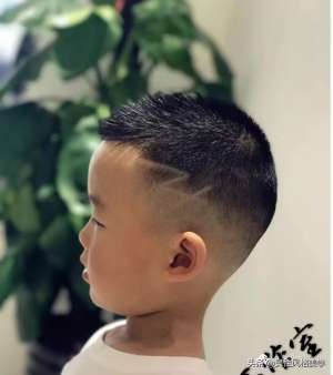 毛刺发型图片(六一快到了，精选小男孩发型20多款送给你，越看越帅气)