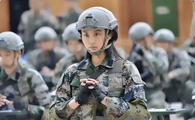 2006年，网传当范冰冰“裸替”的甘露，如今怎样了？