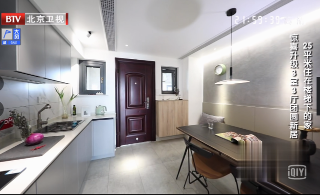 姐弟蜗居25㎡，17岁弟弟躺下面，姐姐不找男朋友，自称很满足