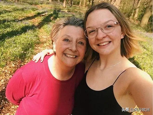 靠大学生、网红卖私照，他爆赚12亿镑，情色创业害了谁？