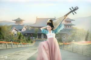 丫鬟小桃(小说：她是天生废物，被亲情所骗落入刁仆手中，被两个丫鬟任意欺辱)