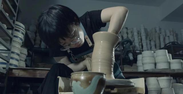 钱江观潮丨龙泉瓷人叶芳探寻千年瑰宝的青春密码 让青瓷走出博古架