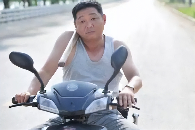 “三德子”赵亮：退圈养鸡，赚得亿万身家，带领300多名村民脱贫