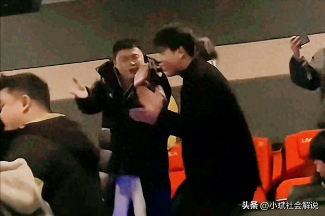惊爆!蚌埠母子电影霸座事件后续:一场座位之争,缘何触动人心?