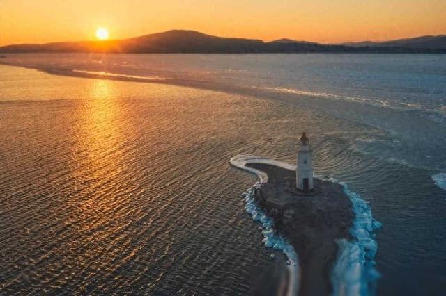 公公照看儿媳不避嫌，故意盯着儿媳哺乳谁不是掀起衣服喂奶？