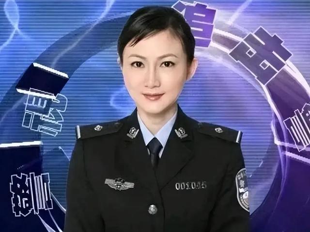《警花蜕变：从最美警花到权力掮客的沉沦之路》