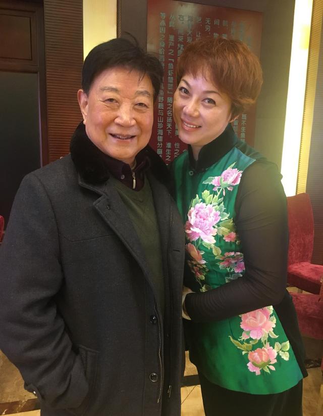 京剧名家熊明霞:3副护腿让妈妈泪目,她的姐弟婚姻幸福吗?