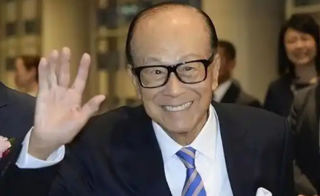 相伴30余年，李嘉诚仍不敢将周凯旋娶进门，背后原因没有那么简单