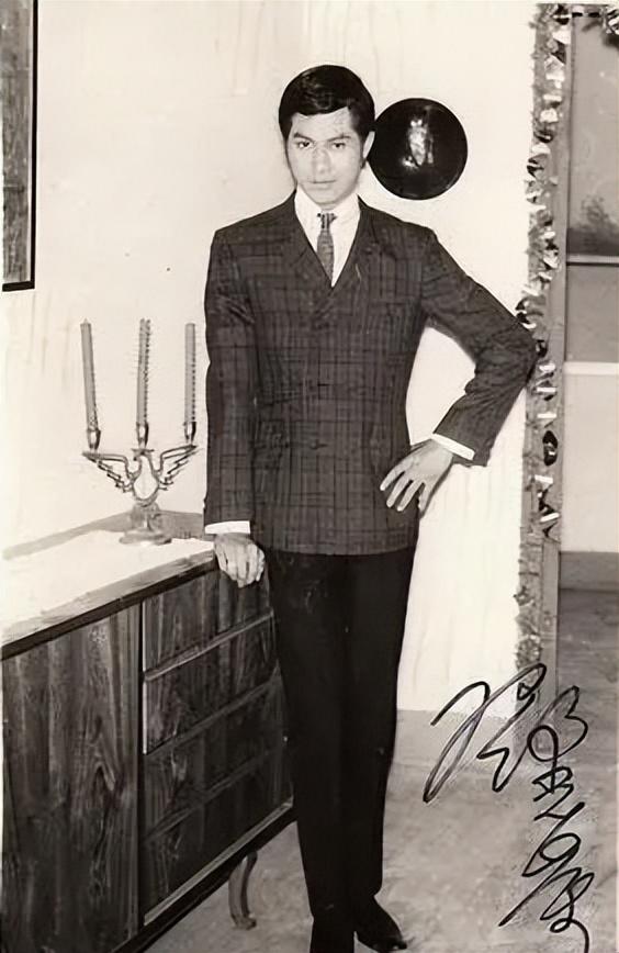 邓光荣：与霍英东平起平坐，和向华强硬刚，却在王家卫身上栽跟头