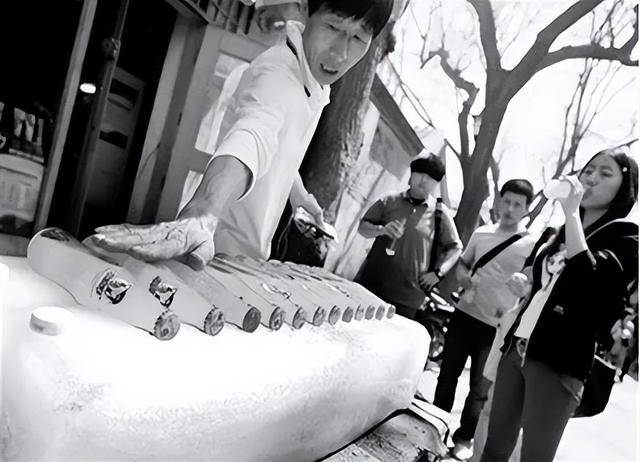 1979年，因一张照片被称为中国第一个喝可乐的男孩，如今怎样了？