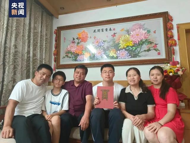 “爸爸能听到了，妈妈也能听到了！”