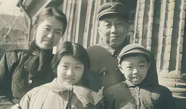 阎肃妻子李文辉，丈夫去世后，和儿子对簿公堂，亲情背后也有无奈