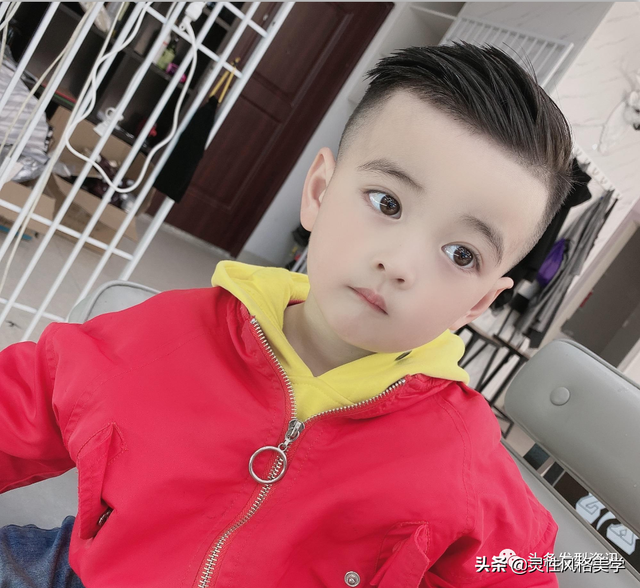 六一快到了，精选小男孩发型20多款送给你，越看越帅气