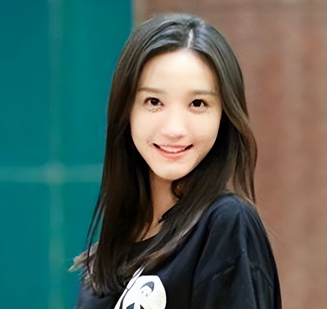 “南艺校花”刘露的堕落史：曾叫嚣警察被拘留，人狂必定有天收