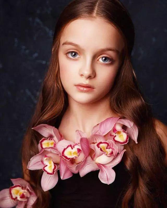 俄罗斯最炽手可热的小童模“米兰”长大了,唯美的洛丽塔就是她本人啦!