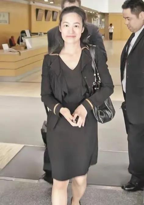 豪门婚姻背后的真实：曾昭颖如何突破重重束缚