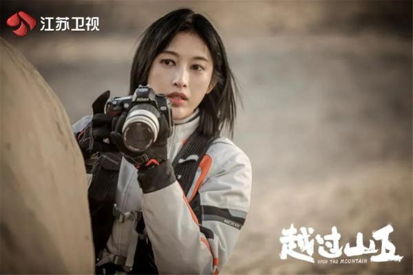 《越过山丘》职场佳人邂逅傲娇总裁,张俪高瀚宇“欧耶CP”逗趣拌嘴