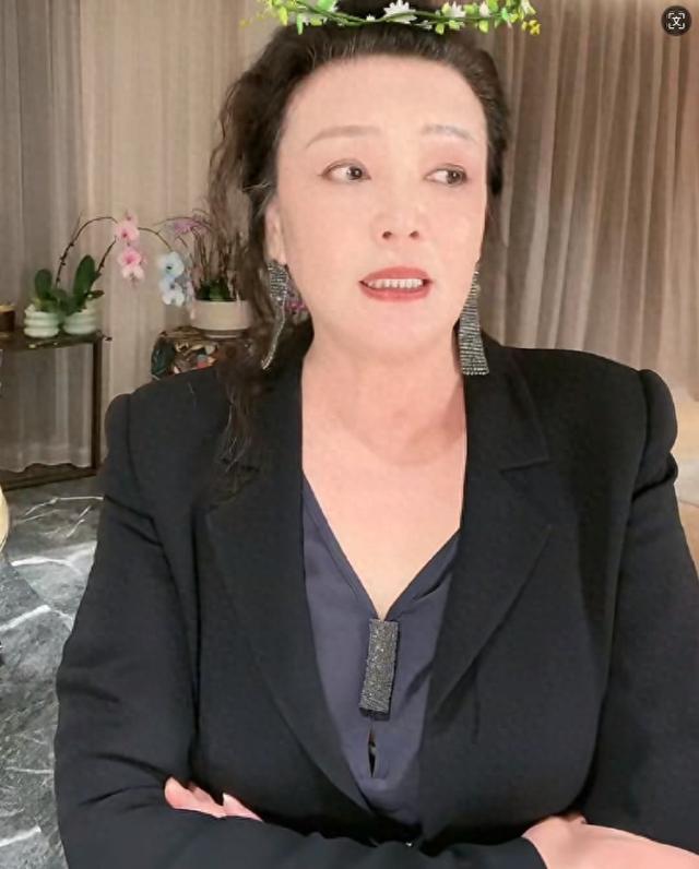 张兰幽默澄清自己与田益宾的关系，并在线教黑粉们如何黑自己