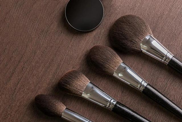 奢靡荒唐的白马会所:性交易泛滥,让无数富婆挥金如土