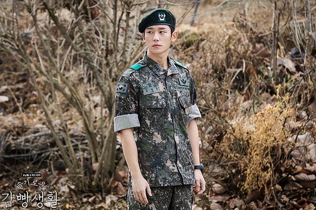 丁海寅的风格转变：从清爽男神到成熟魅力，引发的争议与思考