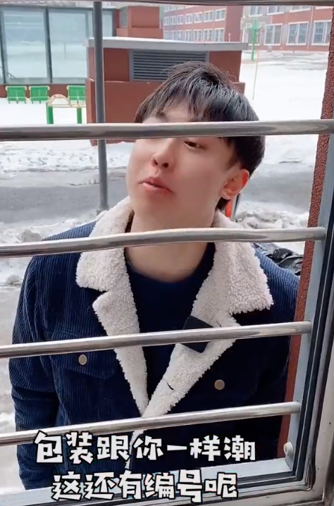 1034W粉的周小闹，一人分饰多角，17年主持不火，一朝整活爆红